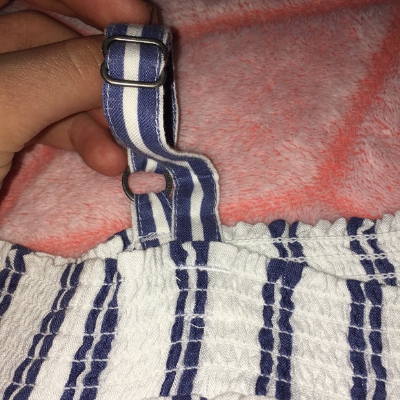 Abercrombie and Fitch off the shoulder top - Picture 5 of 5